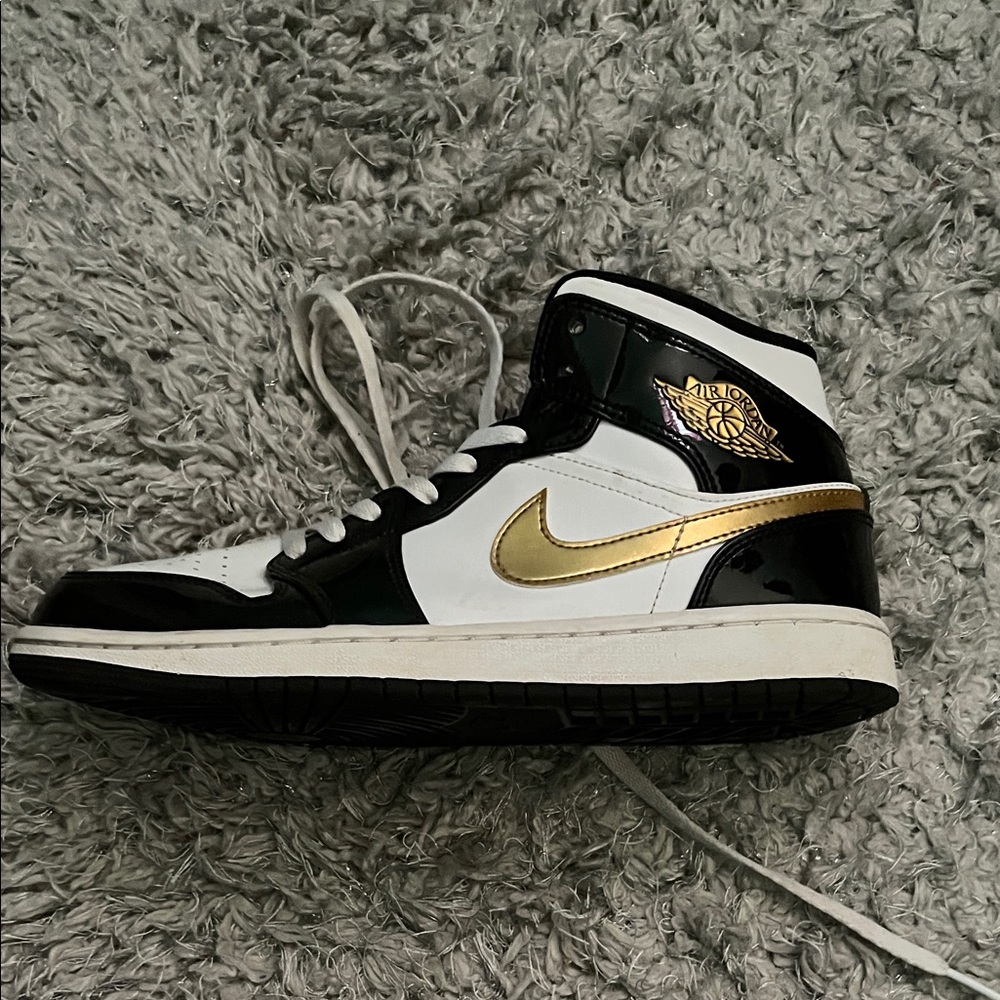 Jordan Women's Sneakers Black White Gold